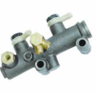 Dual circuit brake master cylinder