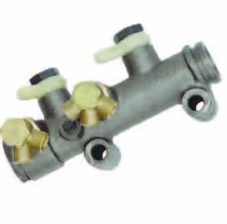 Dual circuit brake master cylinder